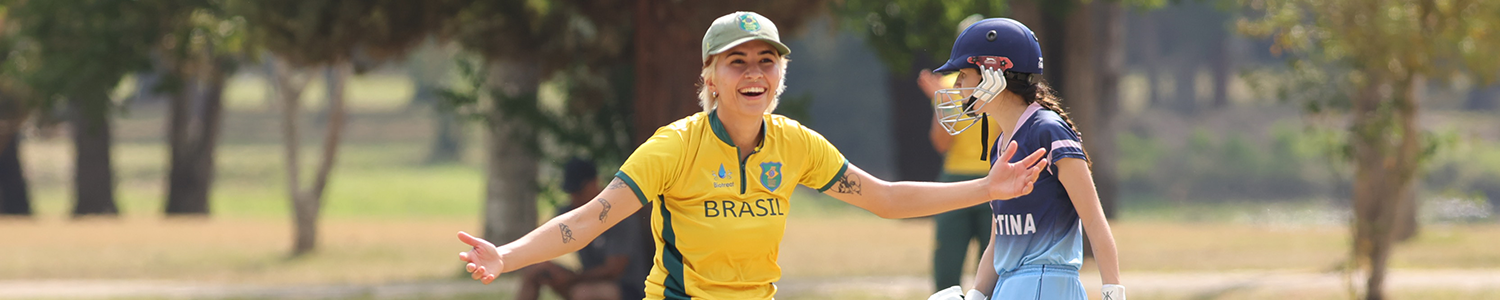 Estudante de Fisioterapia da PUC Minas Poços de Caldas se destaca como atleta da Seleção Brasileira de Cricket